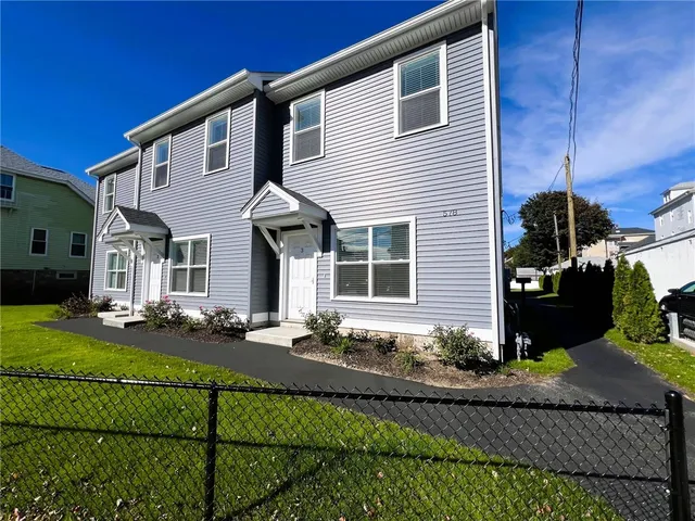 $2,100 | 578 Elm Street, Unit 3, Woonsocket, RI 02895
