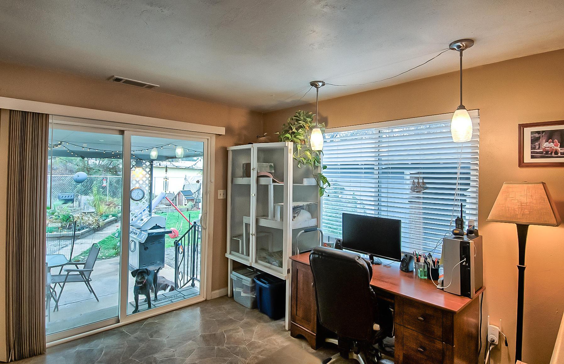 1279 Harpole Road Redding, CA 96002 - Photo 12 of 31 Office/formal dining