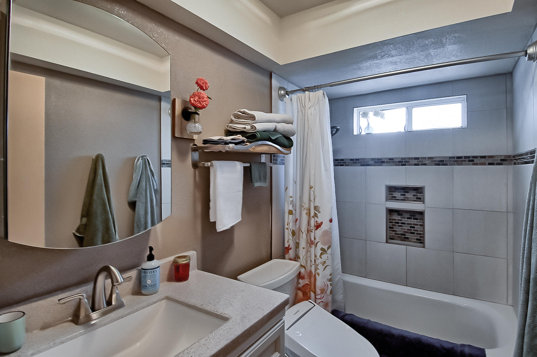 1279 Harpole Road Redding, CA 96002 - Photo 19 of 31 Remodeled bath