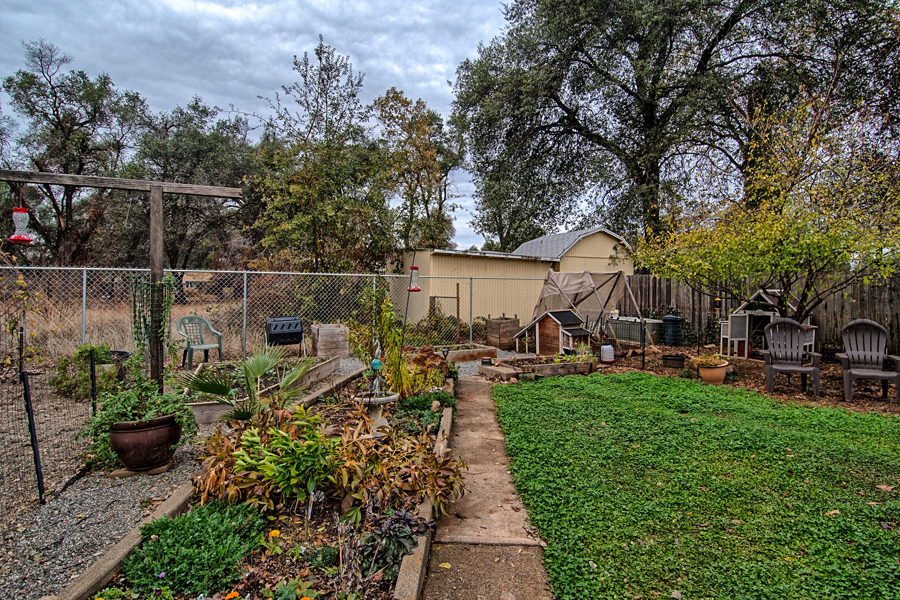 1279 Harpole Road Redding, CA 96002 - Photo 31 of 31 Lovely yard