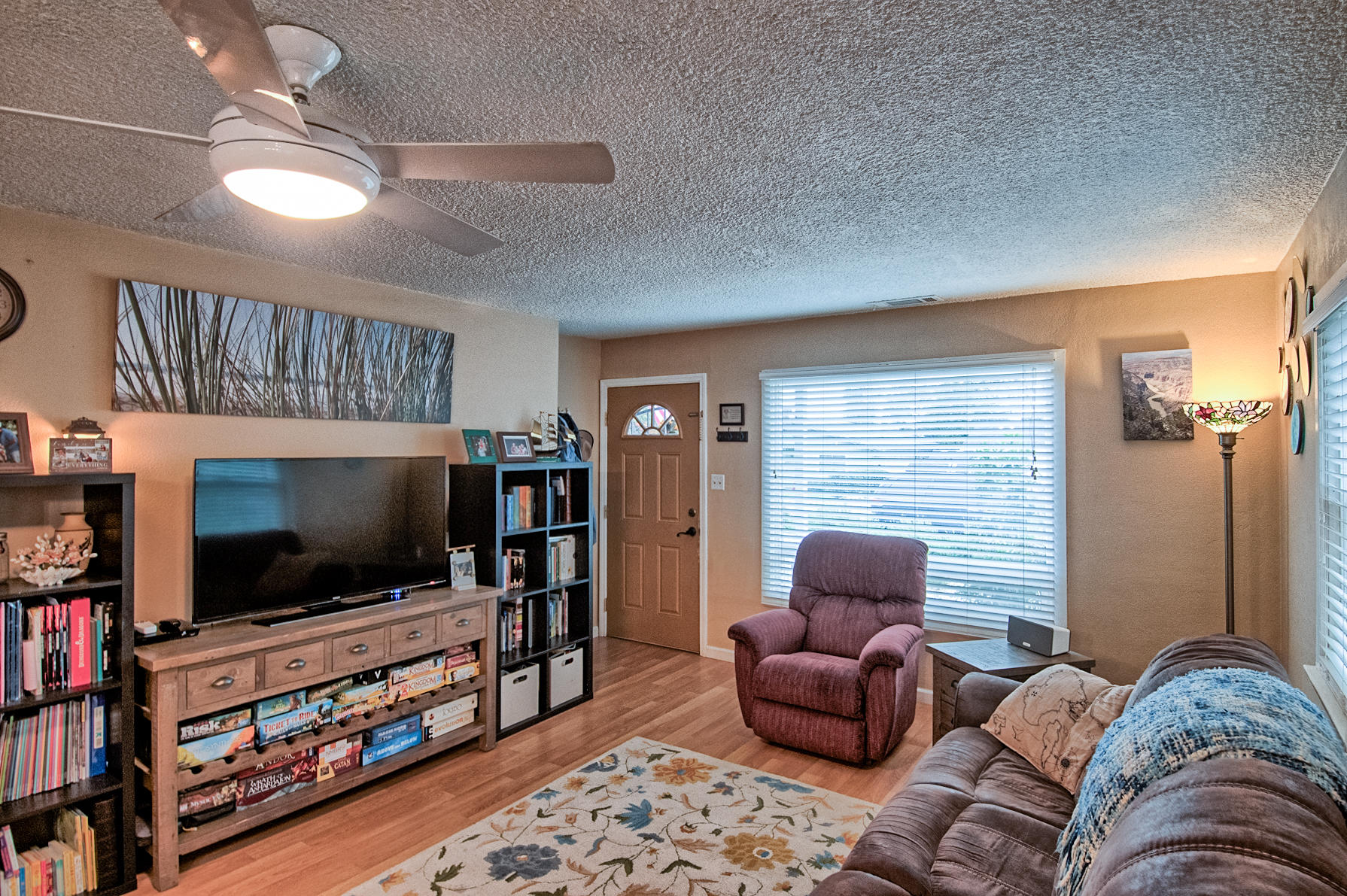 1279 Harpole Road Redding, CA 96002 - Photo 6 of 31 Living room