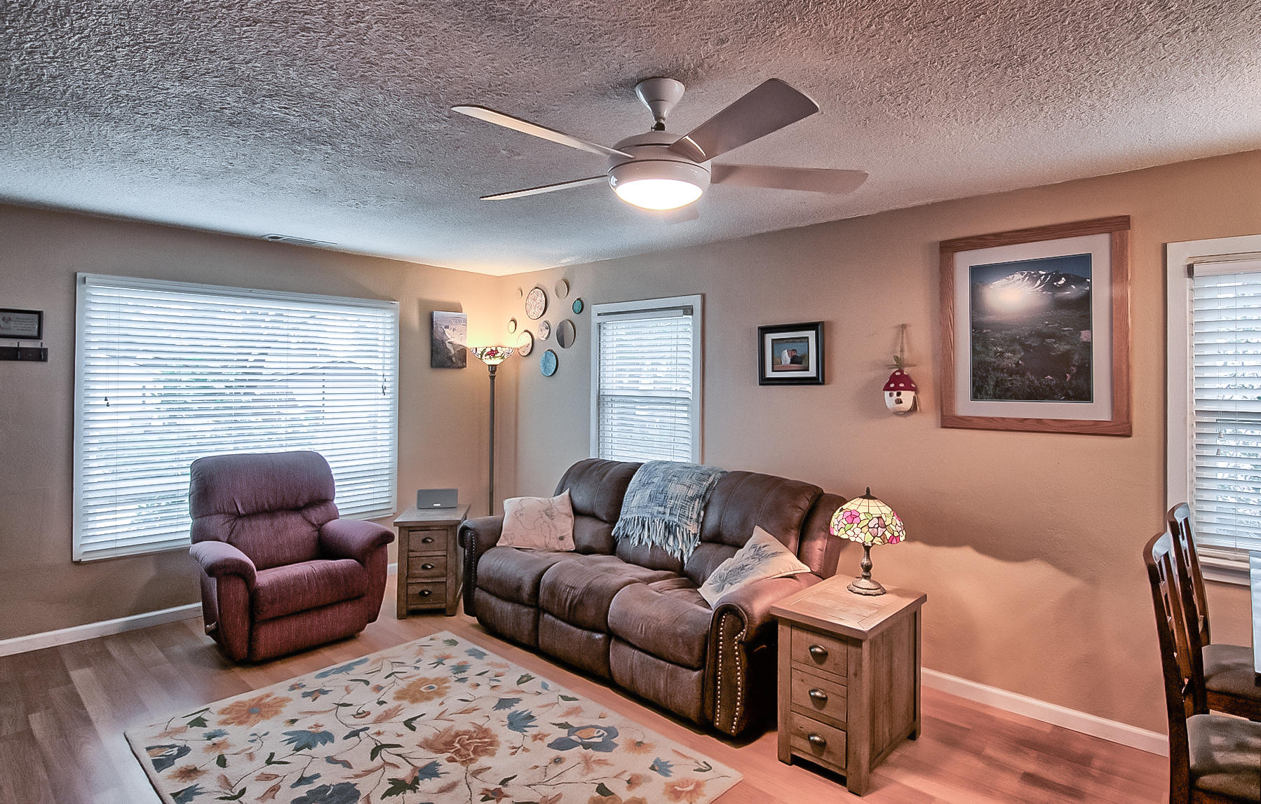 1279 Harpole Road Redding, CA 96002 - Photo 7 of 31 Living room