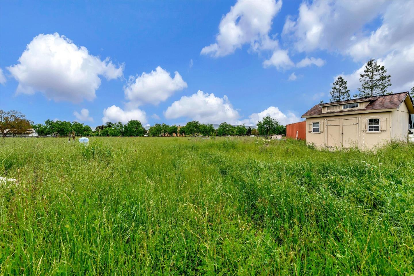 1550 Day Road Gilroy, CA 95020 - Photo 7 of 13 a yard with lots of green space