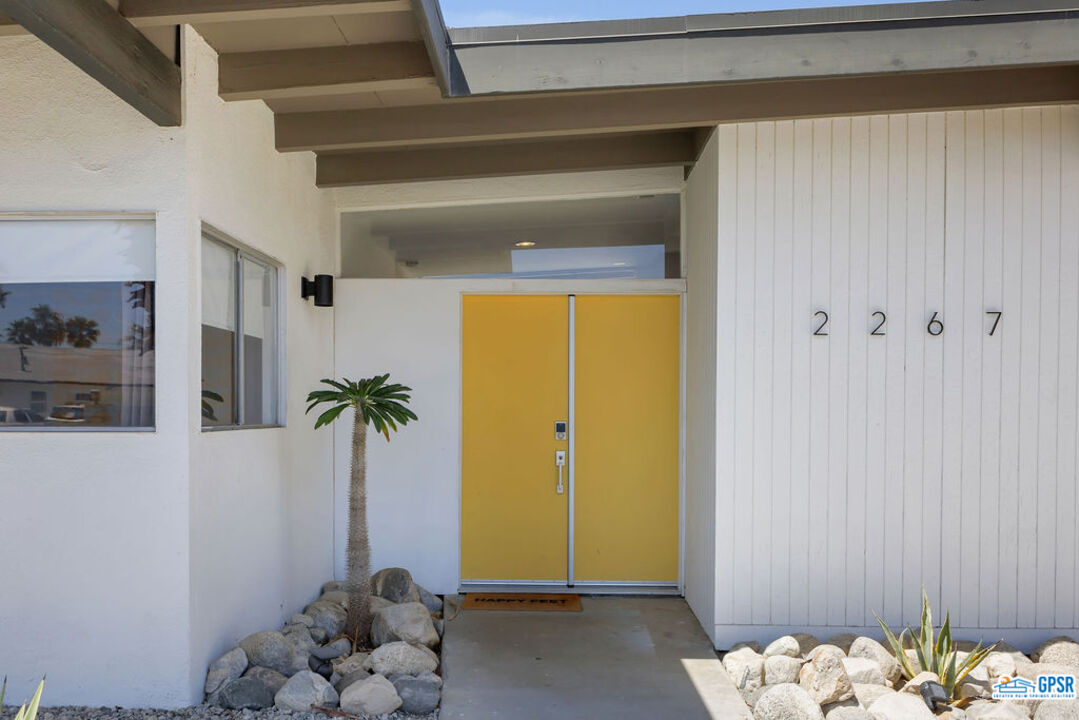 2267 North San Antonio Road Palm Springs, CA 92262 - Photo 13 of 60 a view of entryway