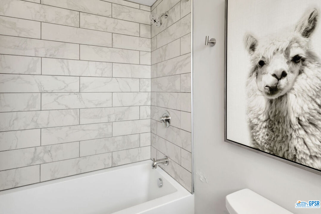 2267 North San Antonio Road Palm Springs, CA 92262 - Photo 35 of 60 a bathroom with a bathtub and shower