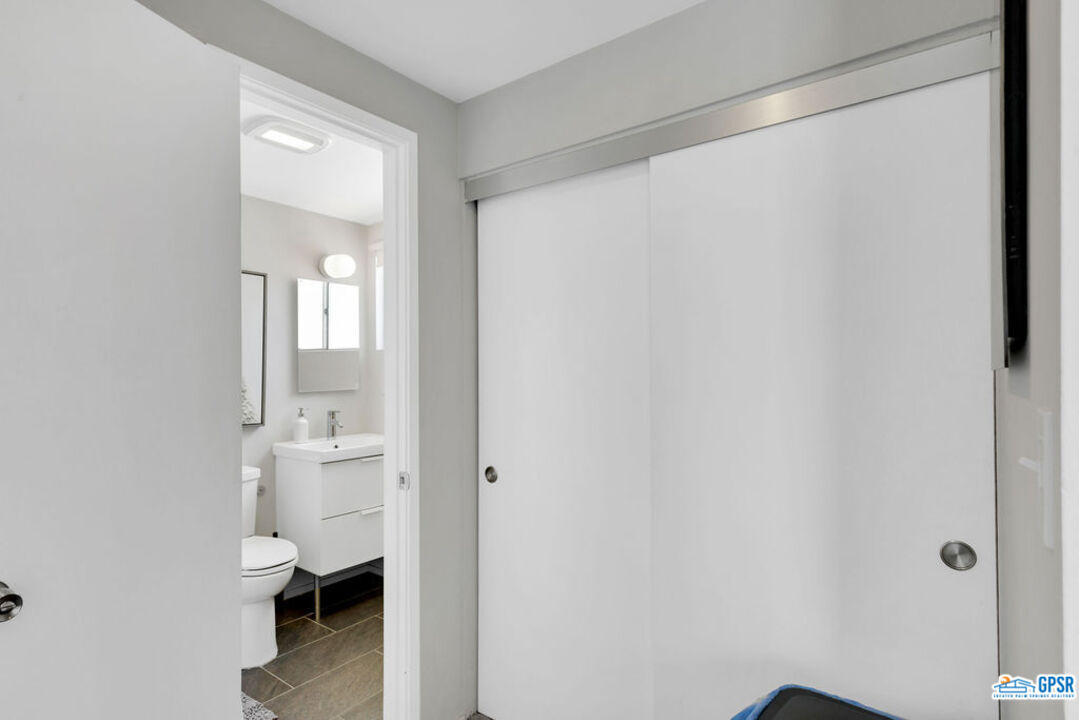 2267 North San Antonio Road Palm Springs, CA 92262 - Photo 48 of 60 a bathroom with a toilet
