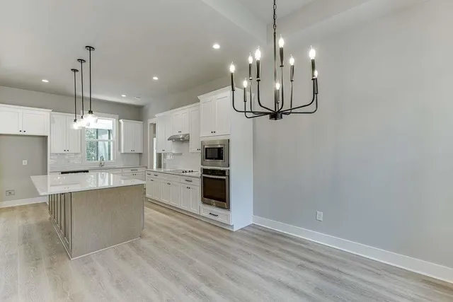 a view of a kitchen and kitchen island