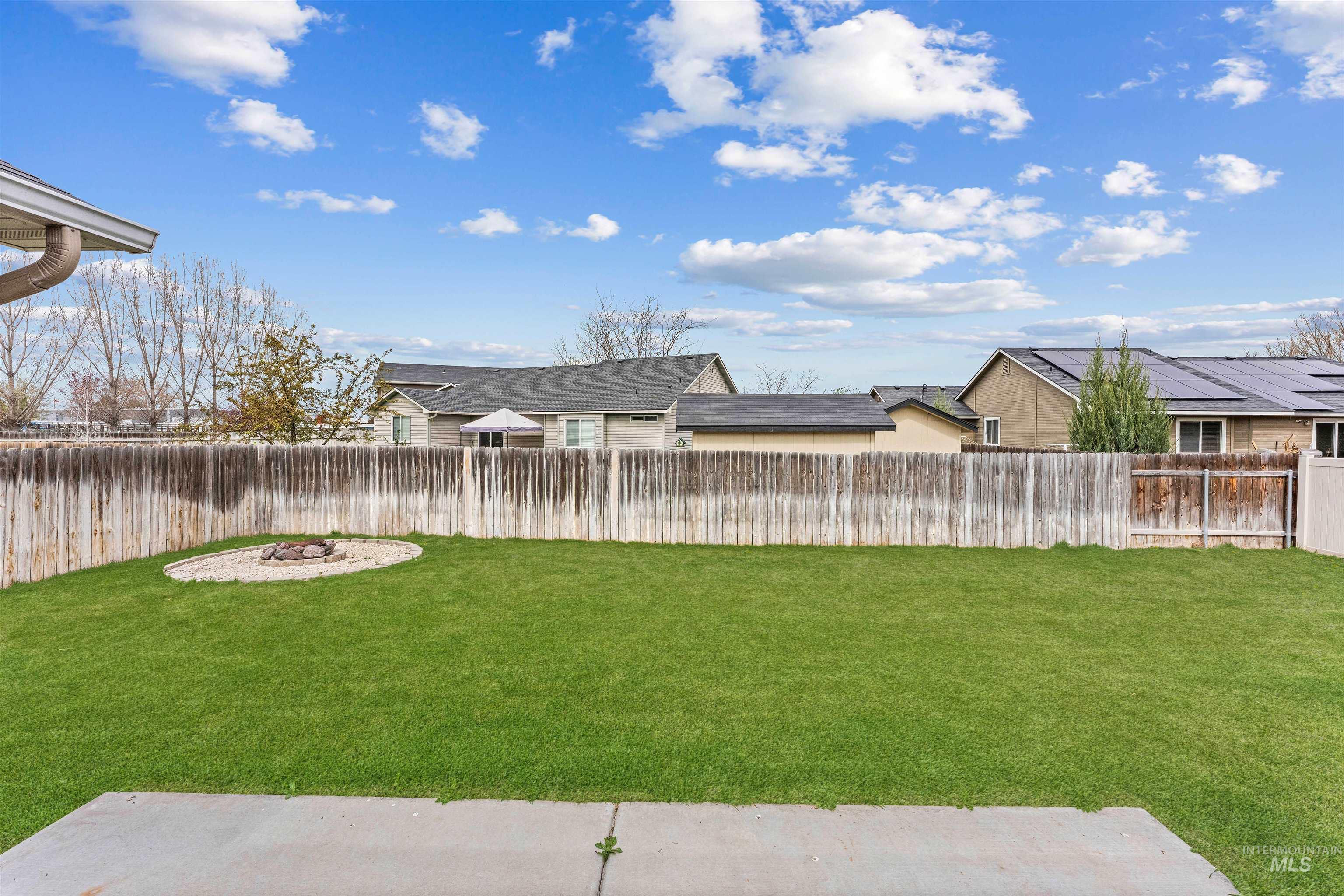 3923 Chatham Court Caldwell, ID 83607 - Photo 30 of 32 Fenced backyard featuring a fire pit and a residential view