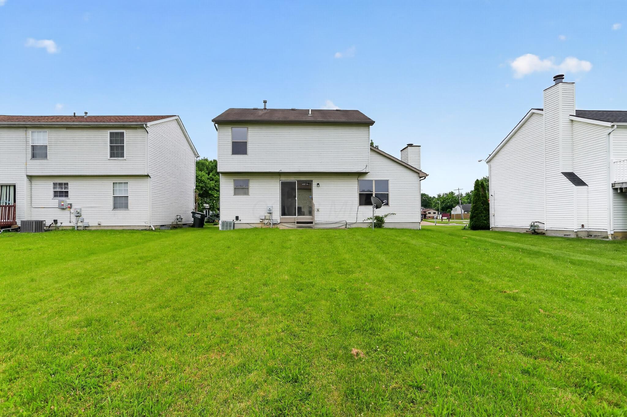 2893 Barrows Road Columbus, OH 43232 - Photo 2 of 23