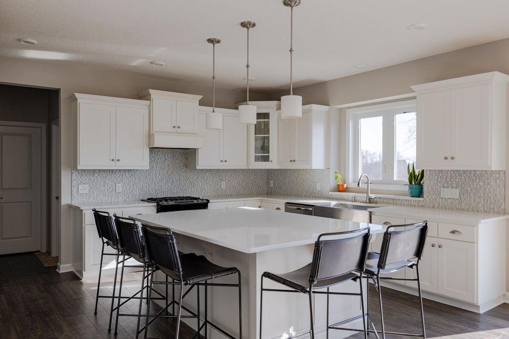 6510 Bridle Path Corcoran, MN 55340 - Photo 3 of 39