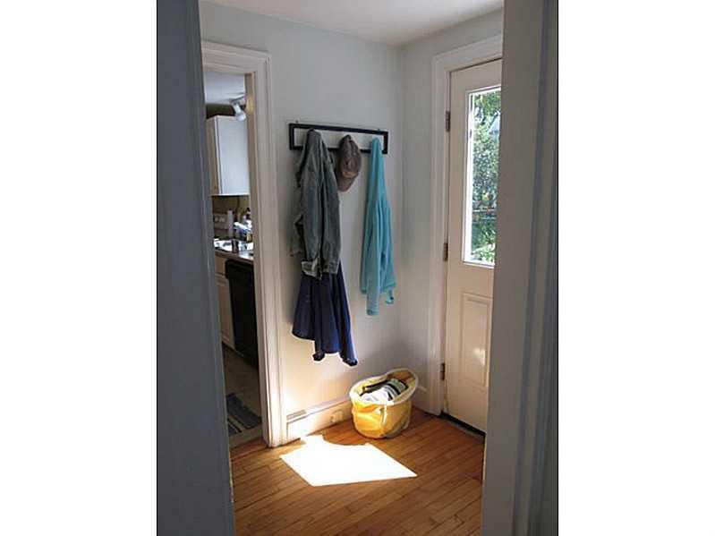 82 Oakhurst Road Cape Elizabeth, ME 04107 - Photo 11 of 18 Entry.