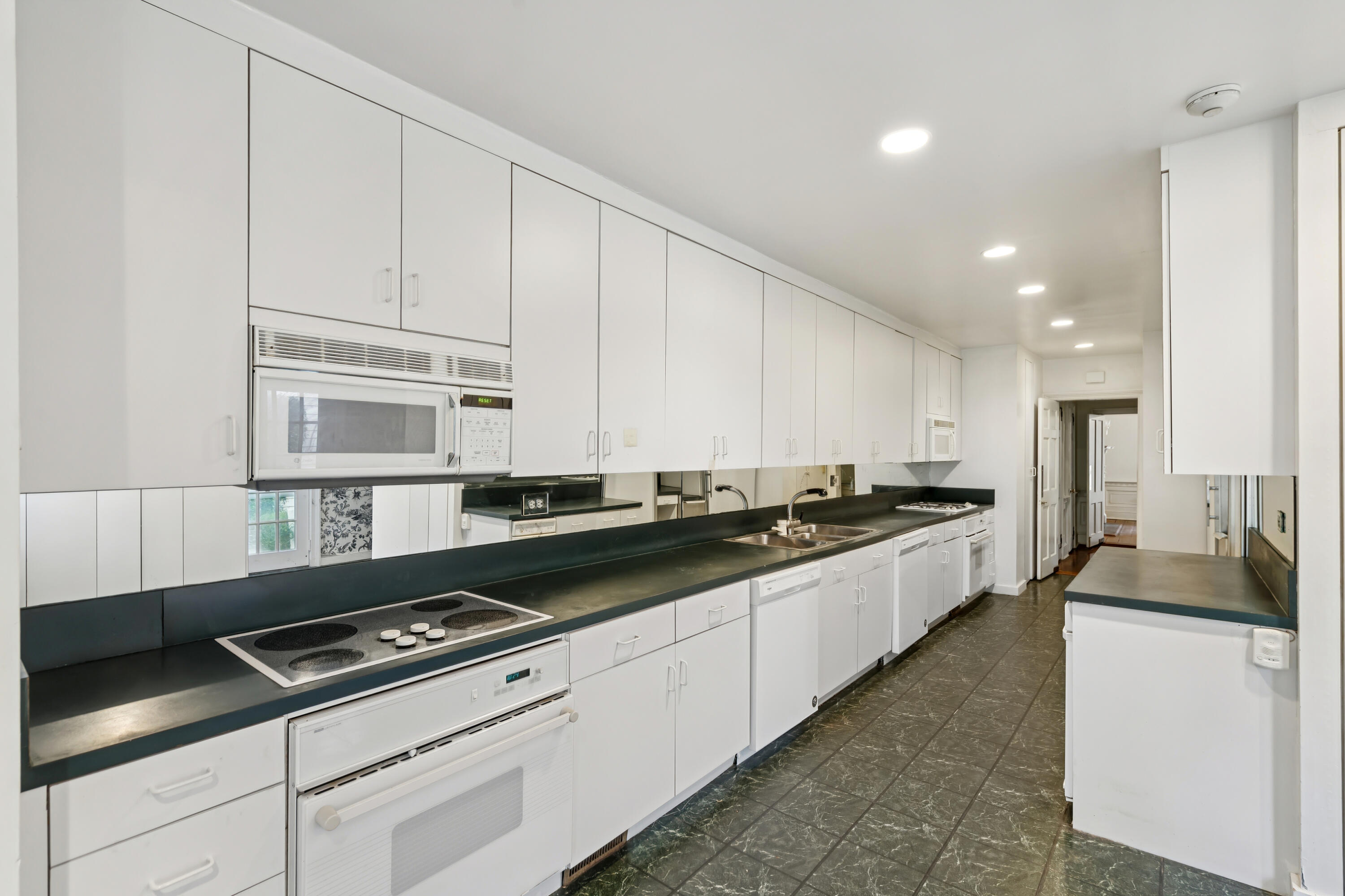 33 Church Street Charleston, SC 29401 - Photo 14 of 47 33ChurchSt-KeenEyeMarketing-024