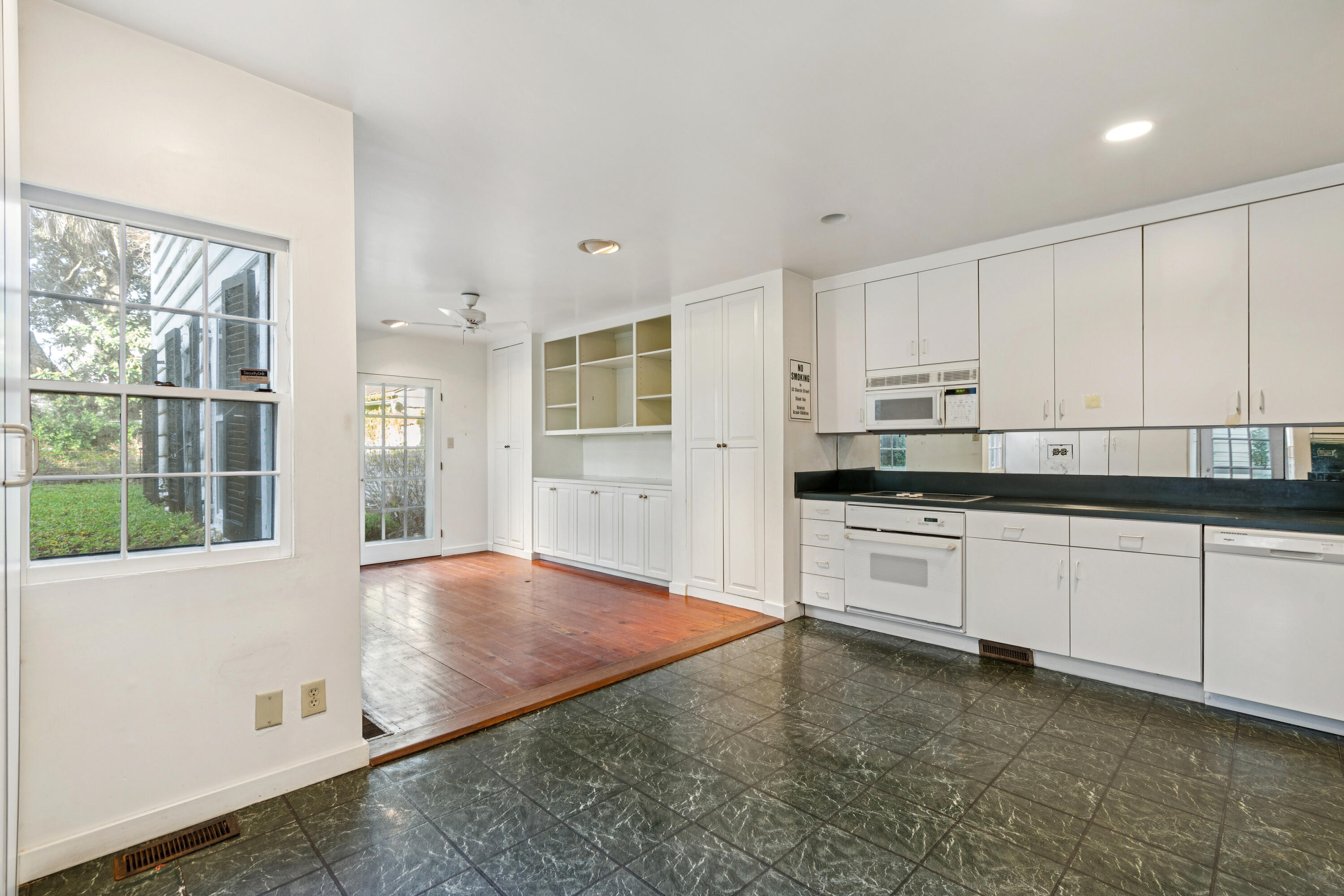 33 Church Street Charleston, SC 29401 - Photo 16 of 47 33ChurchSt-KeenEyeMarketing-026