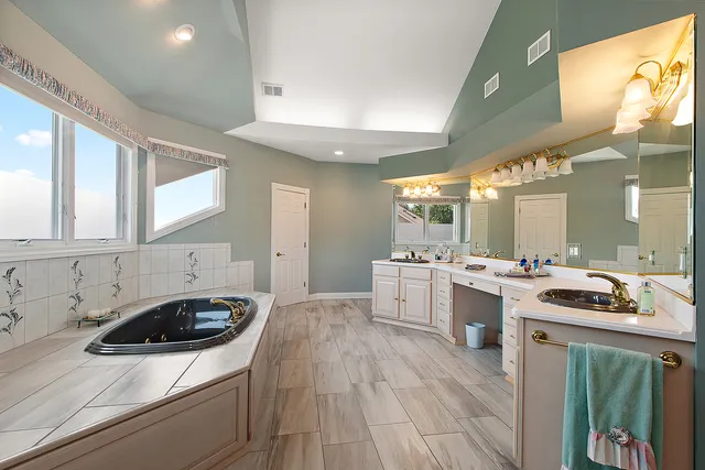 $1,099,000 | 12444 Lake View Drive, Orland Park, IL 60467