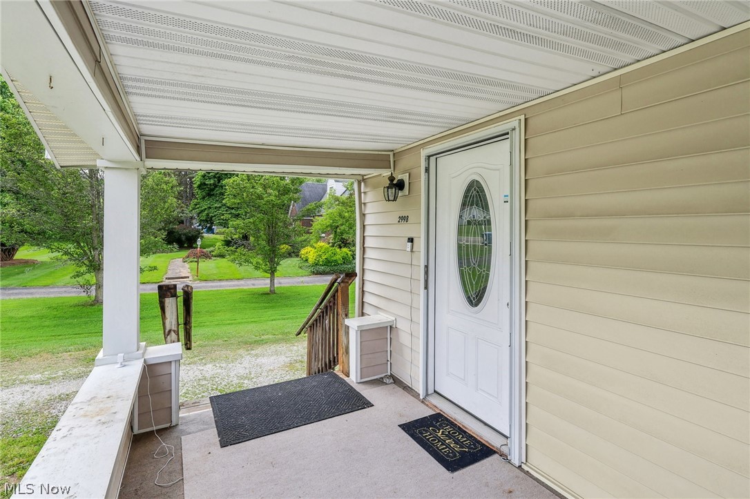 2998 Massillon Road Akron, OH 44312 - Photo 3 of 36 Front entryway