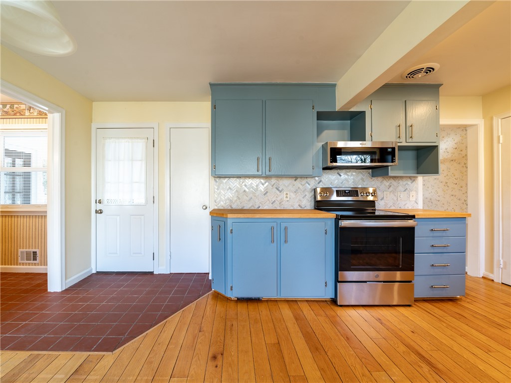 10 Hollyvale Drive Brighton, NY 14618 - Photo 13 of 36