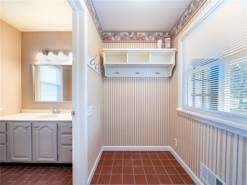 10 Hollyvale Drive Brighton, NY 14618 - Photo 18 of 36