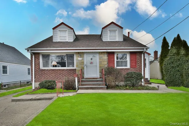 $738,000 | 135 Barwick Boulevard, Mineola, NY 11501