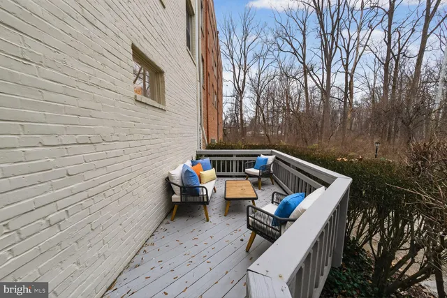 a view of sitting area in the backyard of house