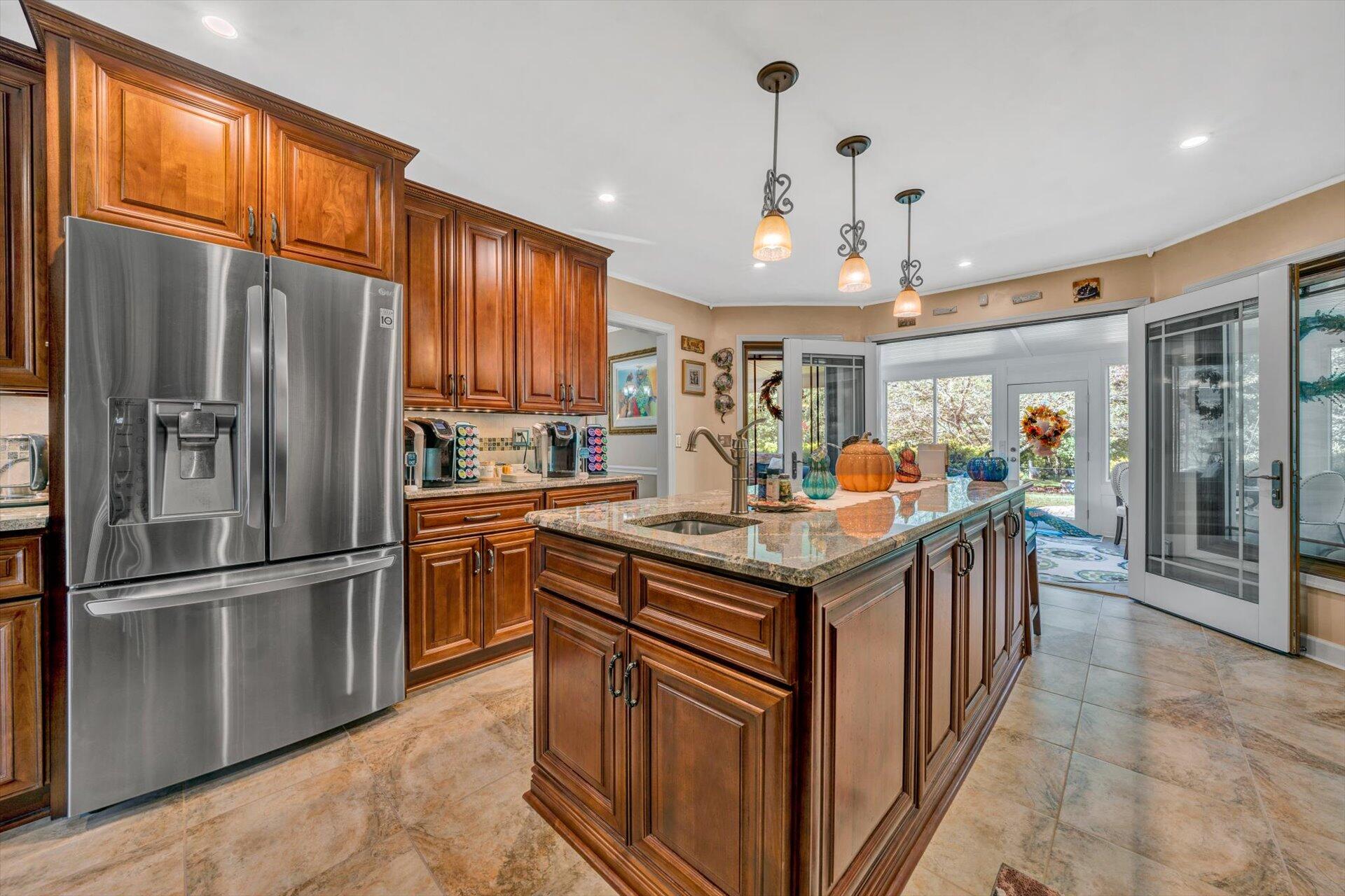 2435 Keagy Road Salem, VA 24153 - Photo 16 of 38 14-091120230113