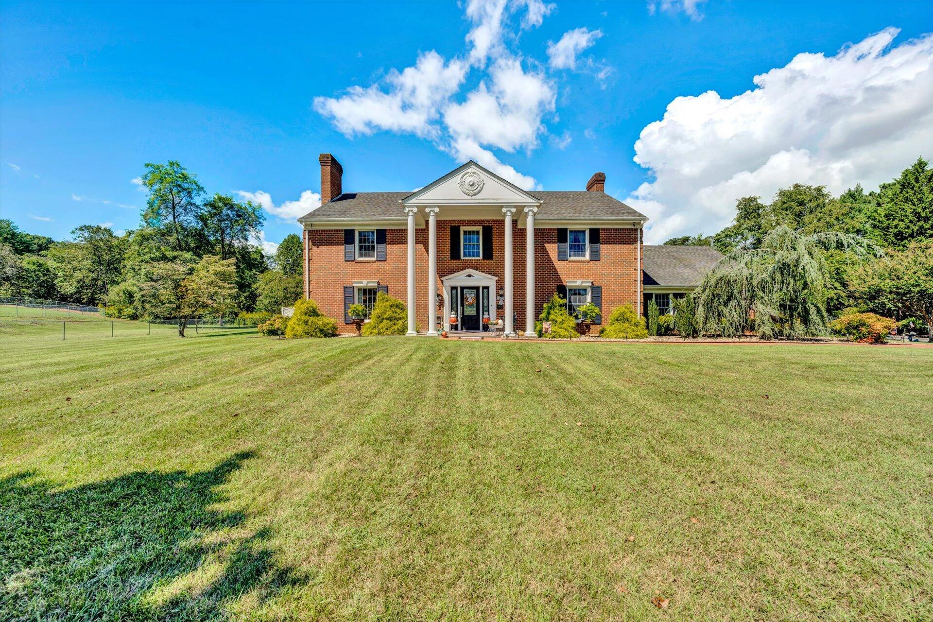 2435 Keagy Road Salem, VA 24153 - Photo 2 of 38 01-091120230142