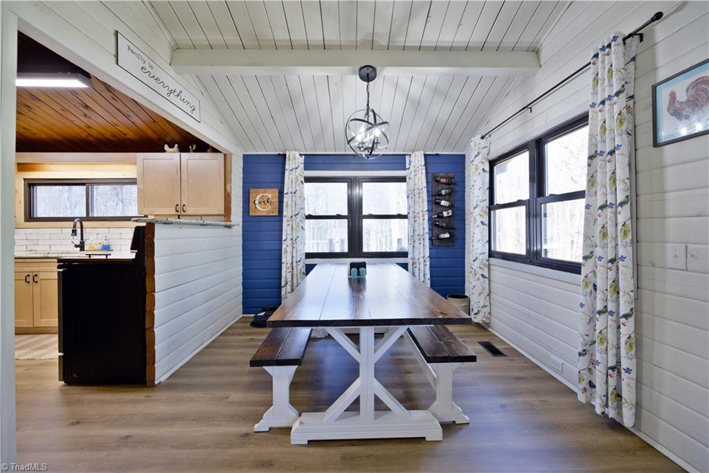 2147 Sparger Road Mount Airy, NC 27030 - Photo 3 of 34 Dining