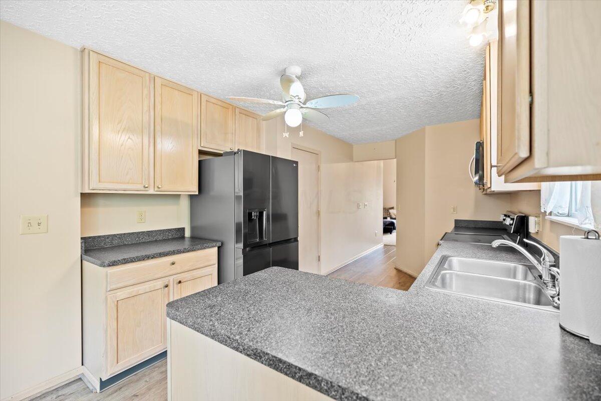 2533 Northwold Road Columbus, OH 43231 - Photo 12 of 25 12-Kitchen