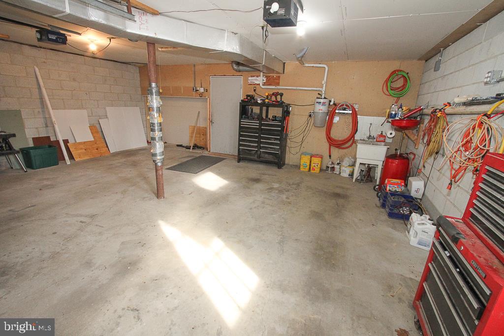 129 North Hills Road Barto, PA 19504 - Photo 32 of 37 Garage