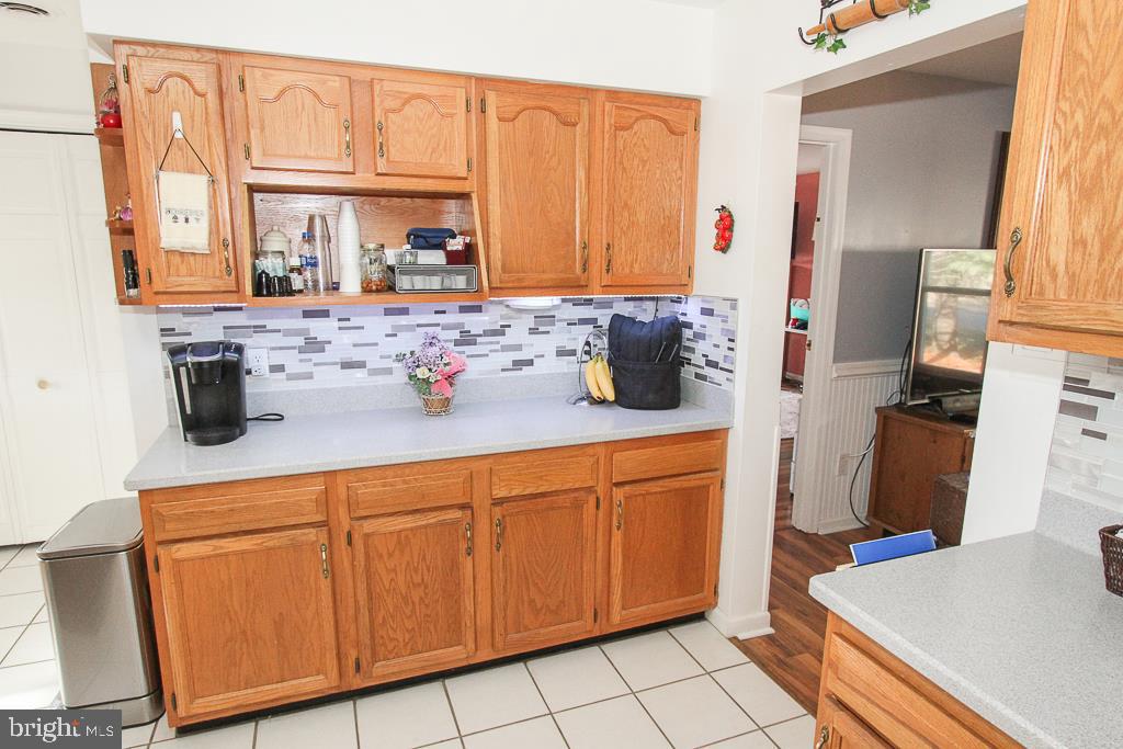 129 North Hills Road Barto, PA 19504 - Photo 8 of 37 Kitchen Coffee Bar