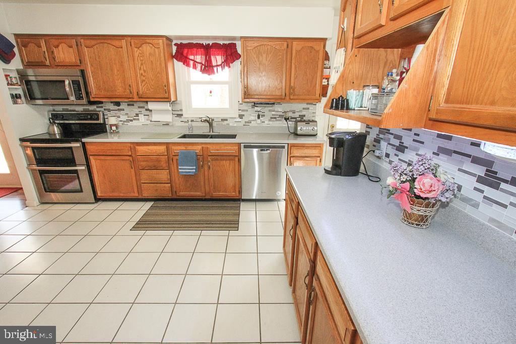 129 North Hills Road Barto, PA 19504 - Photo 9 of 37 Kitchen