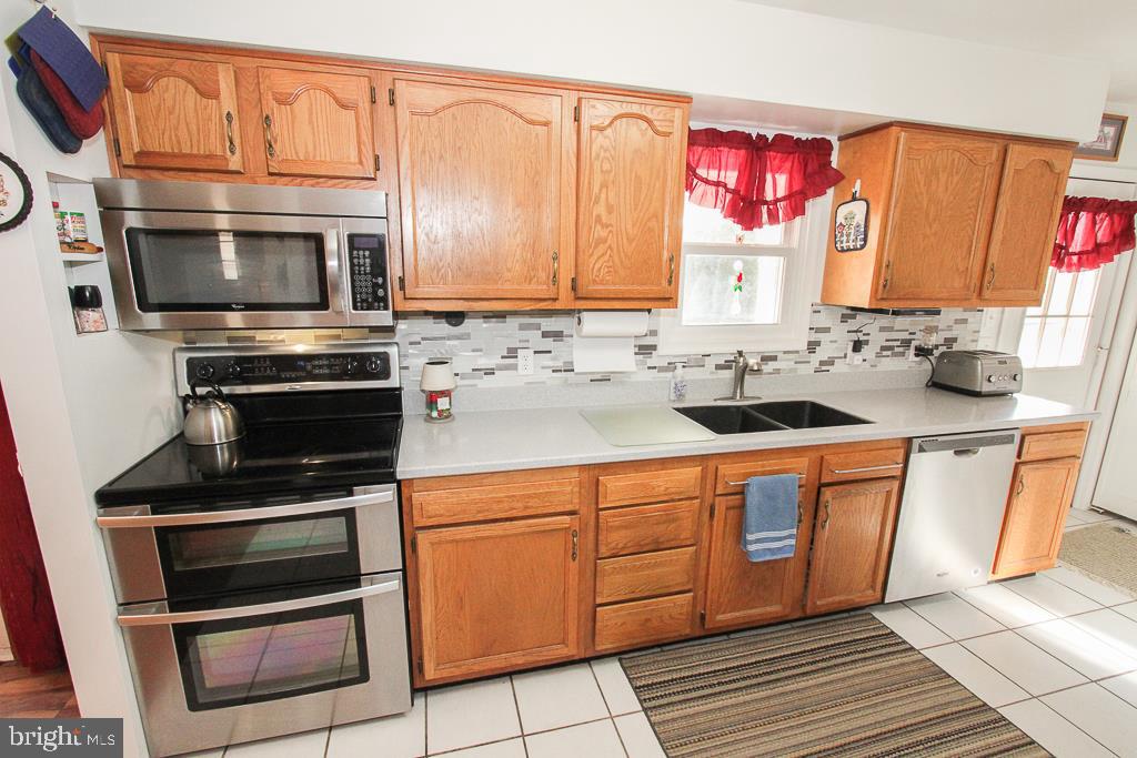 129 North Hills Road Barto, PA 19504 - Photo 10 of 37 Kitchen