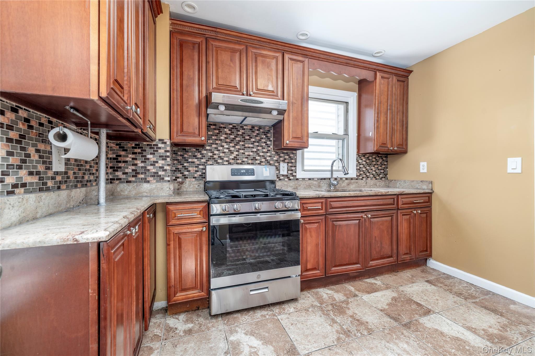168-14 110th Road Queens, NY 11433 - Photo 9 of 18