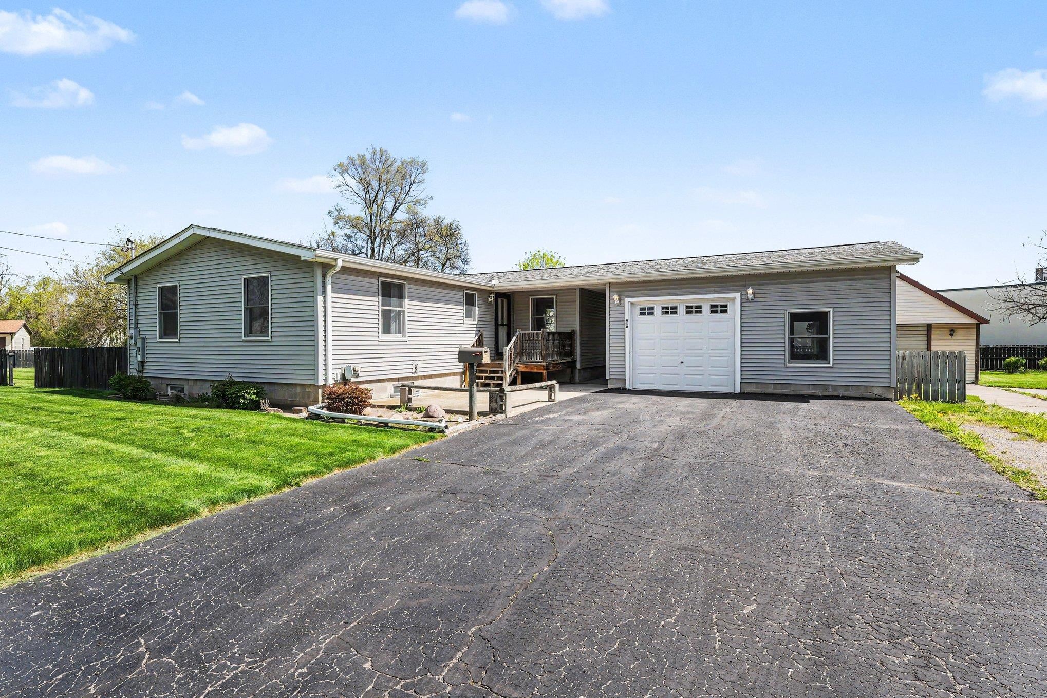418 Cambridge Street Bay City, MI 48708 - Photo 1 of 26