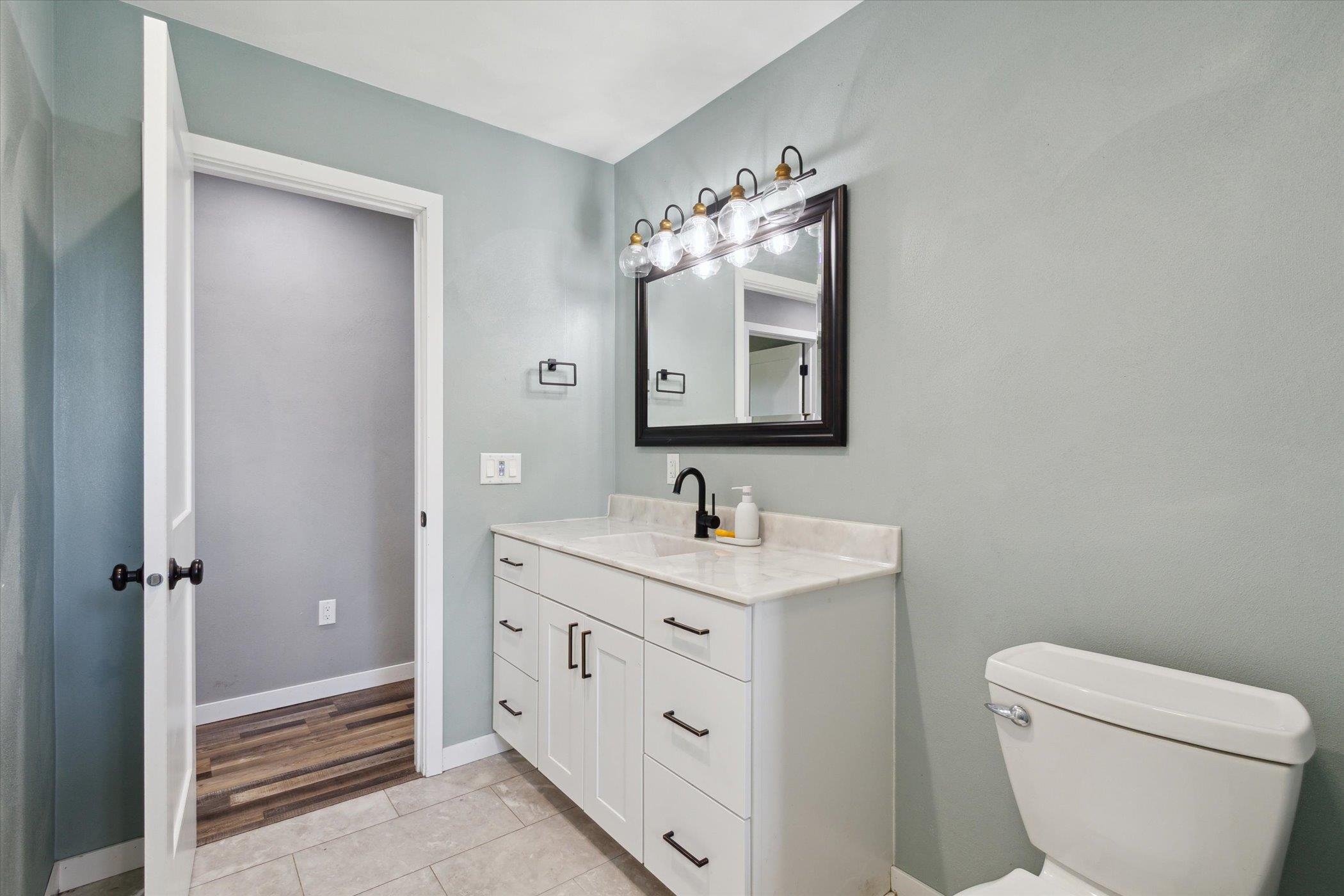 505 East State Line Road Orangeville, IL 61060 - Photo 19 of 58 a bathroom with a toilet sink and mirror