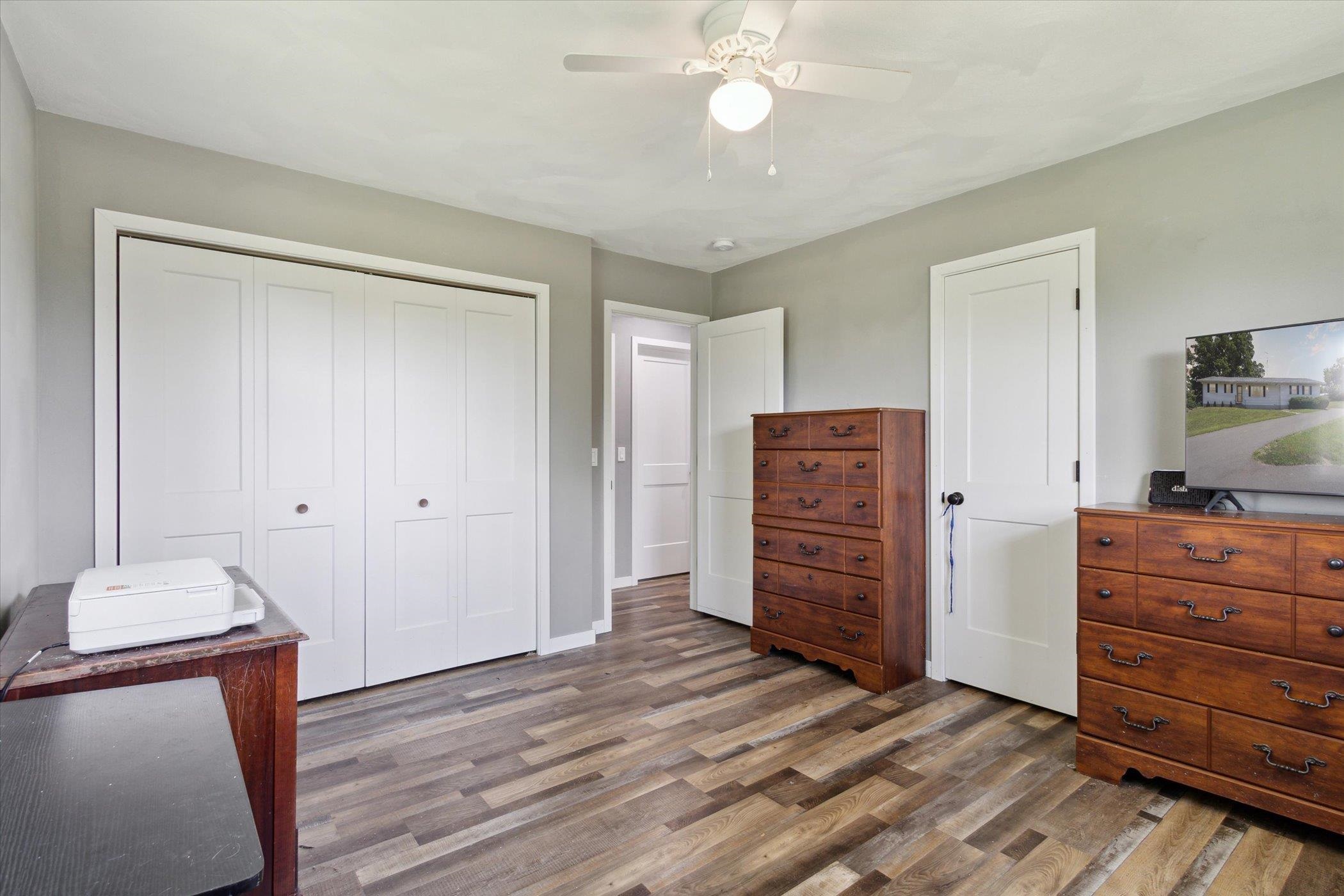 505 East State Line Road Orangeville, IL 61060 - Photo 24 of 58 a view of room with wooden floor and ceiling fan
