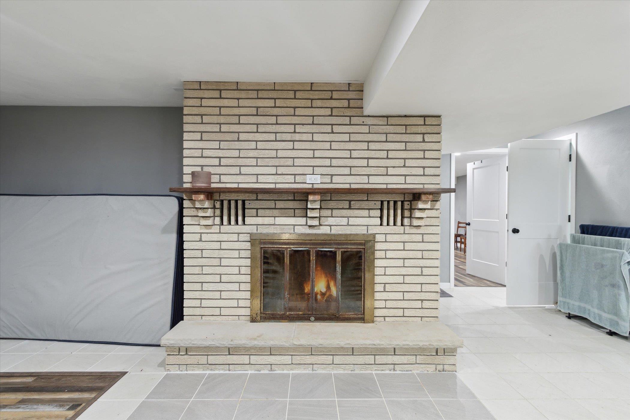 505 East State Line Road Orangeville, IL 61060 - Photo 27 of 58 a living room with furniture and a fireplace