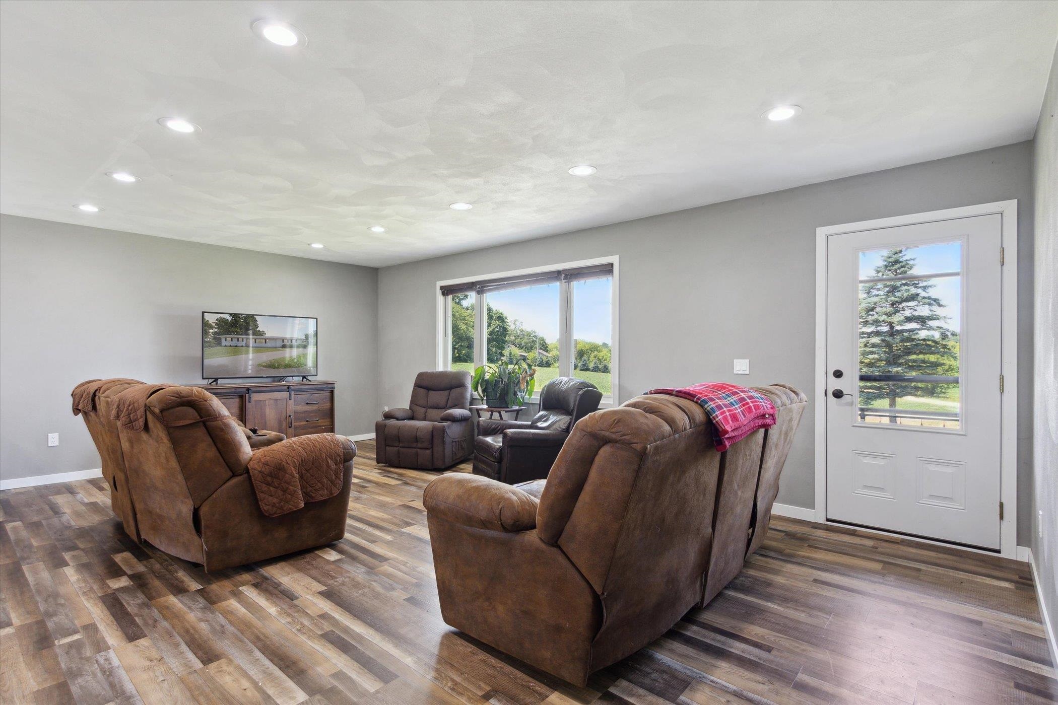 505 East State Line Road Orangeville, IL 61060 - Photo 5 of 58 a living room with furniture and a window