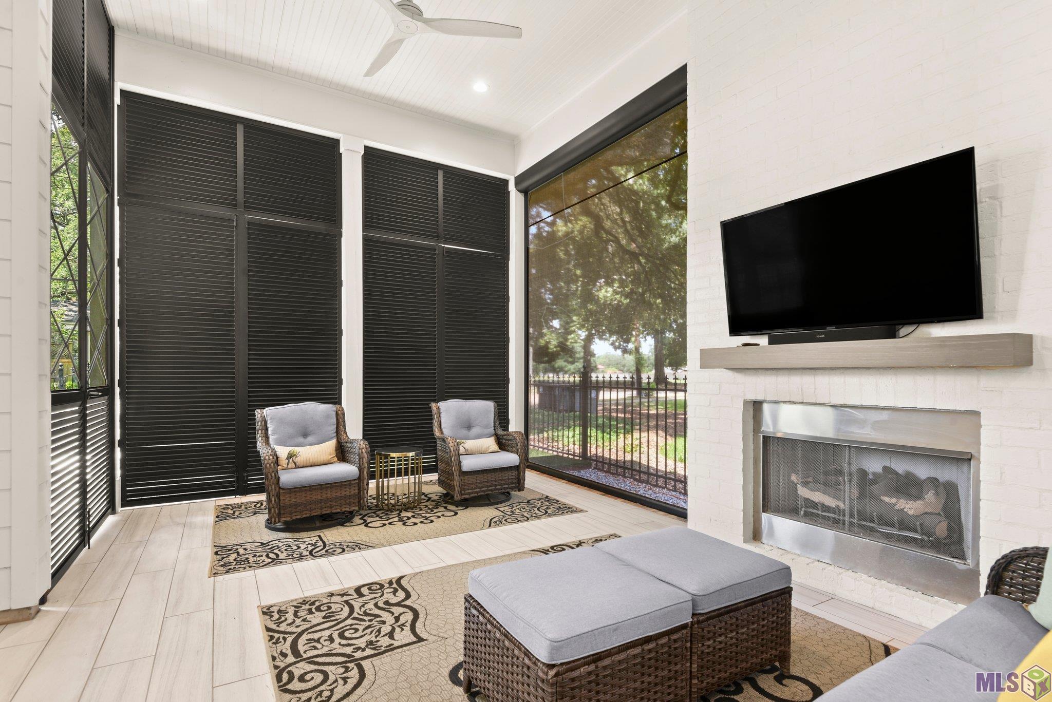 1637 Perkins Road Baton Rouge, LA 70808 - Photo 31 of 41 Outdoor Patio with remote screens