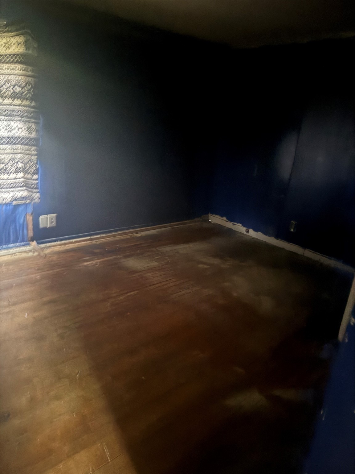 5950 Doolittle Boulevard Houston, TX 77033 - Photo 11 of 25 a view of an empty room and window