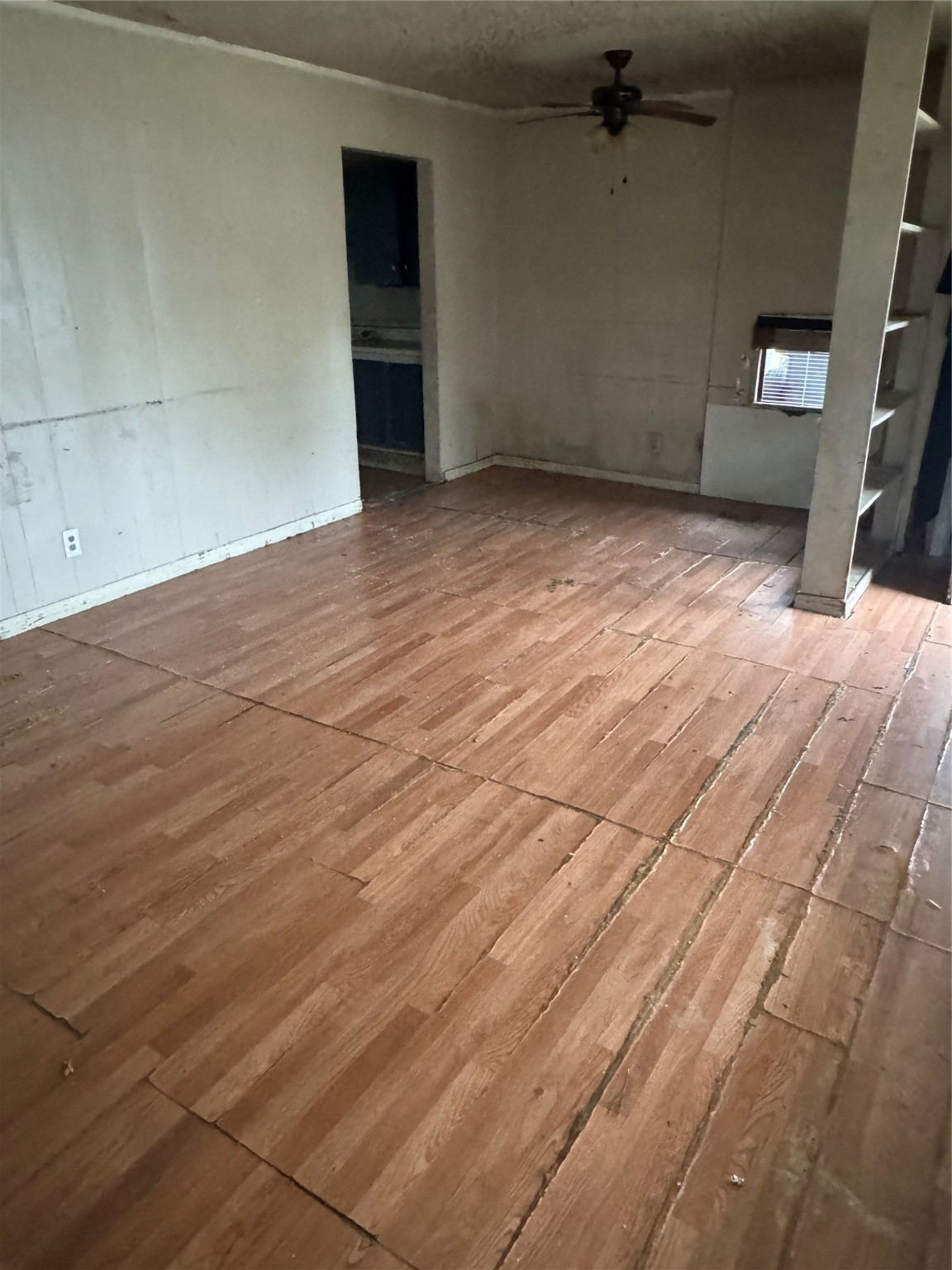 5950 Doolittle Boulevard Houston, TX 77033 - Photo 15 of 25 an empty room with wooden floor and bathroom