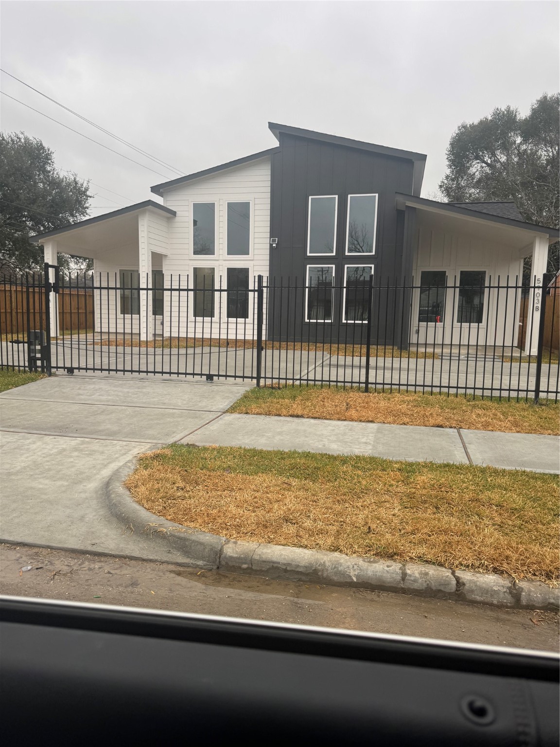 5950 Doolittle Boulevard Houston, TX 77033 - Photo 22 of 25 a view of a house with a ocean view