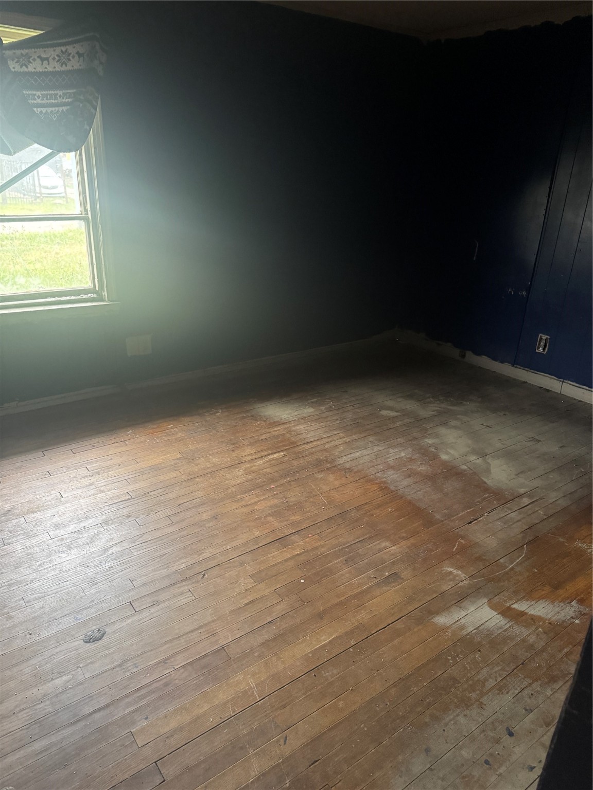 5950 Doolittle Boulevard Houston, TX 77033 - Photo 9 of 25 a view of empty room with window