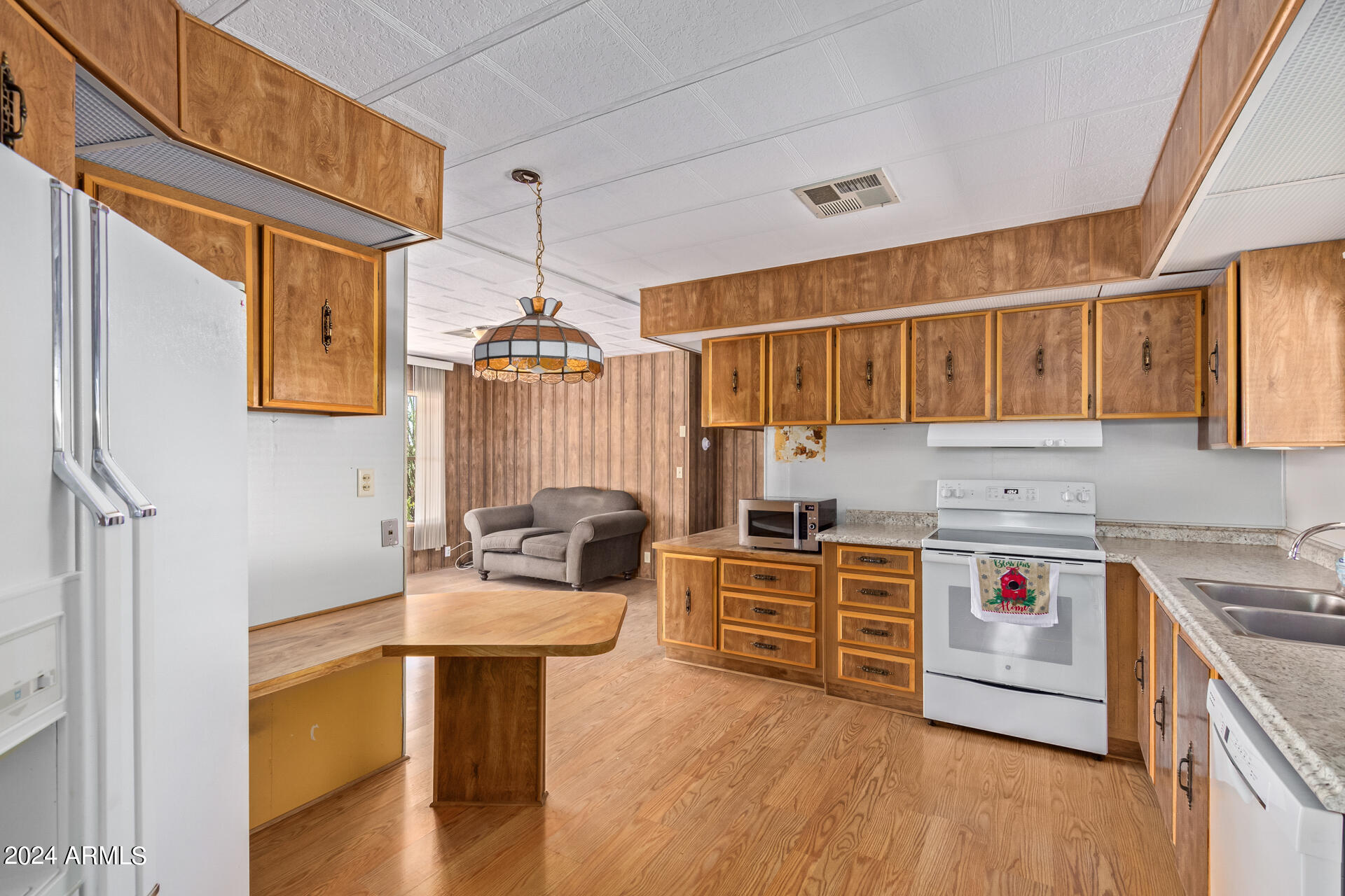 3405 South Tomahawk Road, Unit 16 Apache Junction, AZ 85119 - Photo 9 of 27 Kitchen