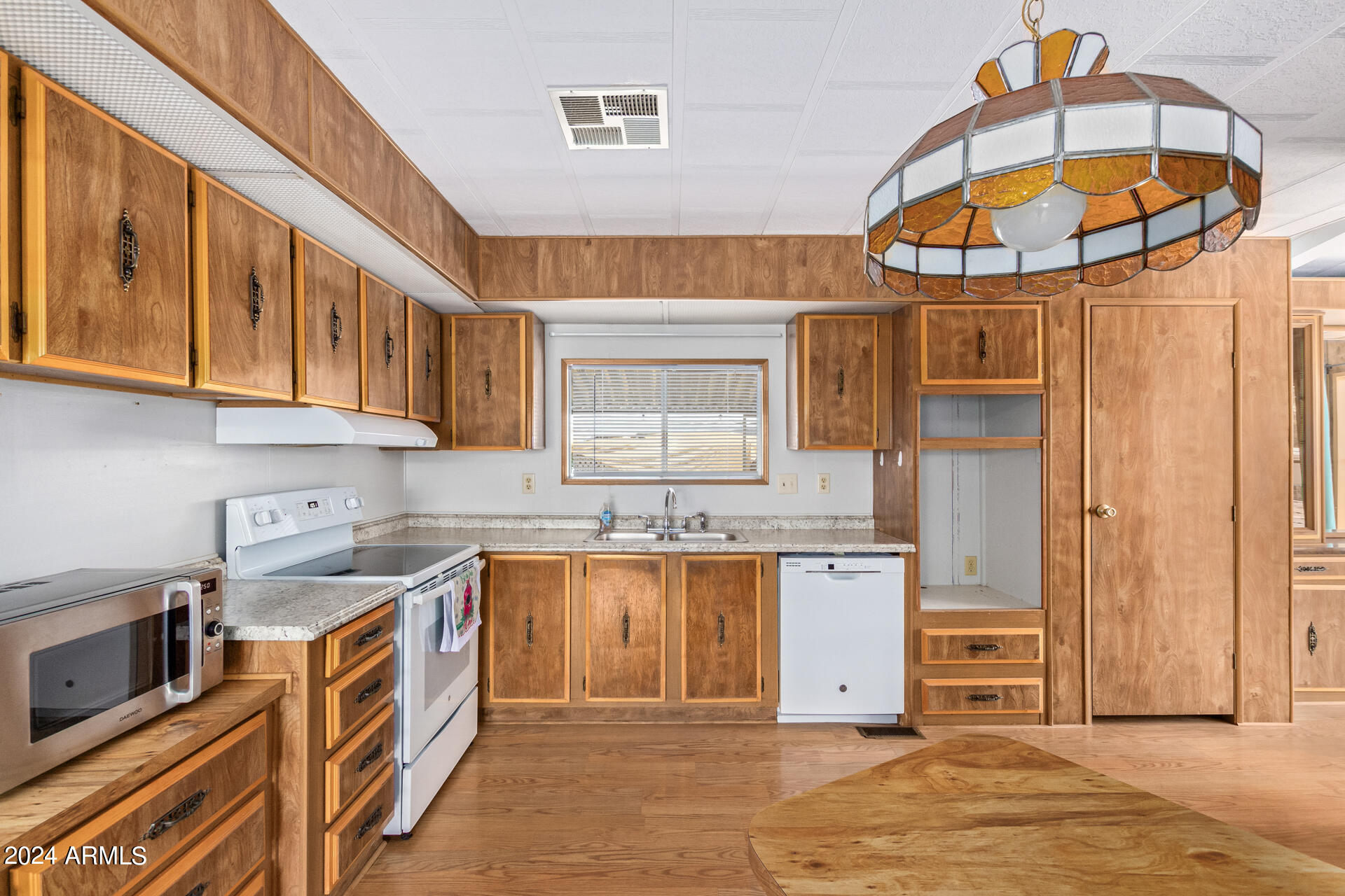 3405 South Tomahawk Road, Unit 16 Apache Junction, AZ 85119 - Photo 10 of 27 Kitchen
