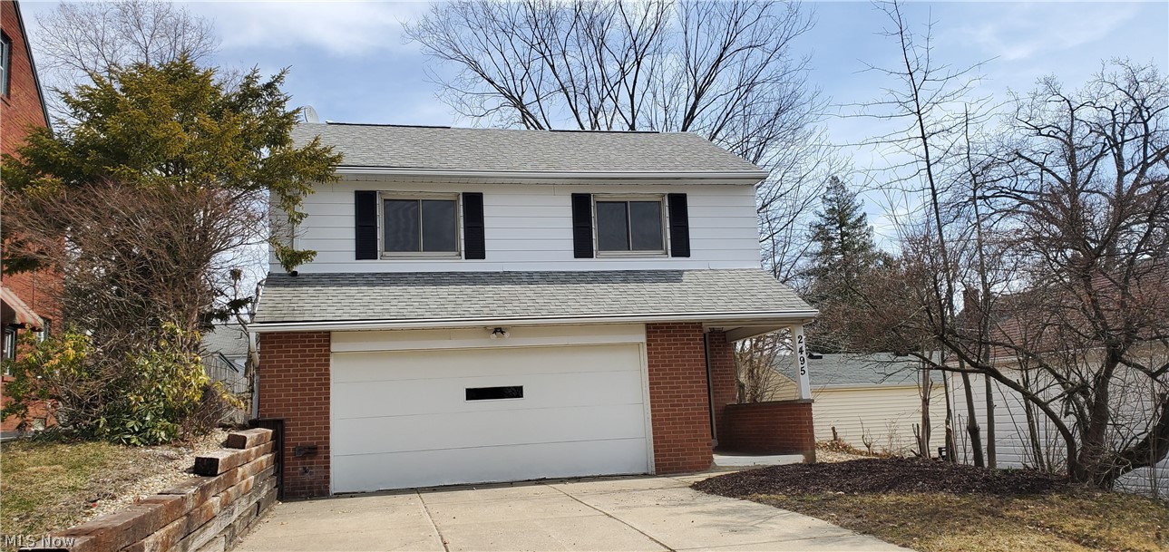 2495 Fenwick Road Cleveland, OH 44118 - Photo 2 of 32