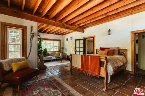 $1,100,000 | 437 Short Trail, Topanga, CA 90290