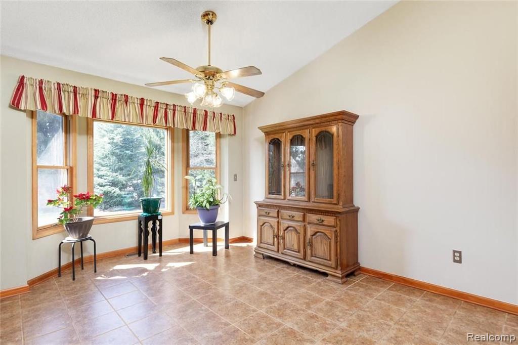27227 King Road Romulus, MI 48174 - Photo 9 of 23