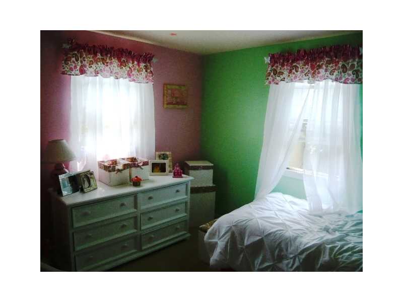 42 Azalea Road Narragansett, RI 02882 - Photo 11 of 25 Bedroom.