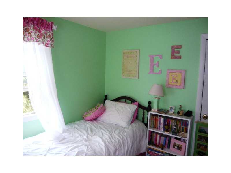 42 Azalea Road Narragansett, RI 02882 - Photo 12 of 25 Bedroom.