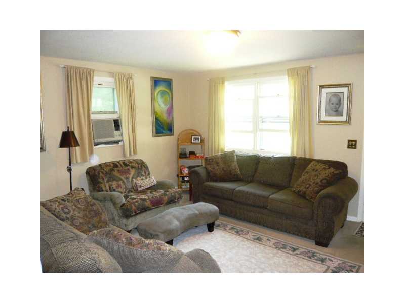 42 Azalea Road Narragansett, RI 02882 - Photo 2 of 25 Living Room.